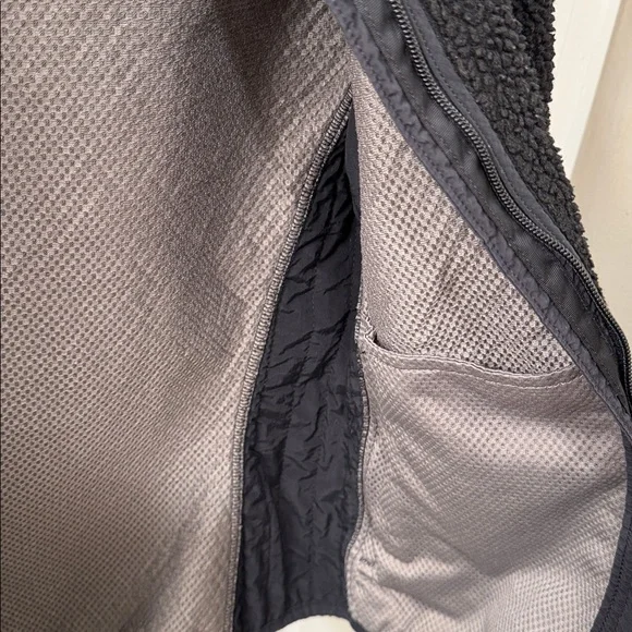 Patagonia Black Sherpa Fleece Jacket - Picture 5 of 5